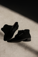 Women's ankle boots with crest detail and block heel