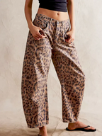 Women's barrel-leg jeans with front and back pockets