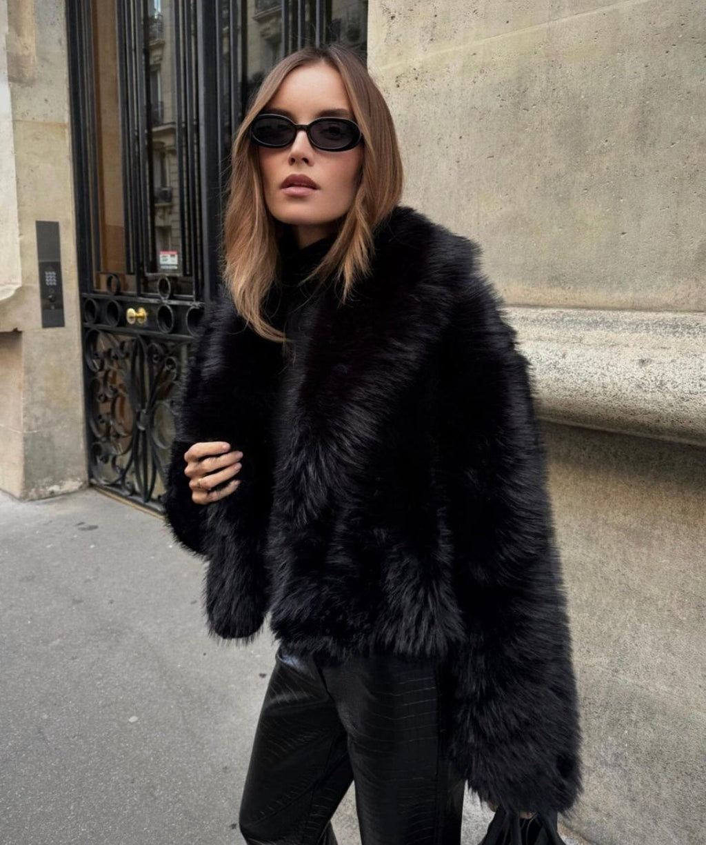Women's oversized faux fur jacket with long sleeves