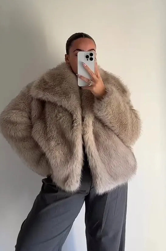 Women's oversized faux fur jacket with long sleeves