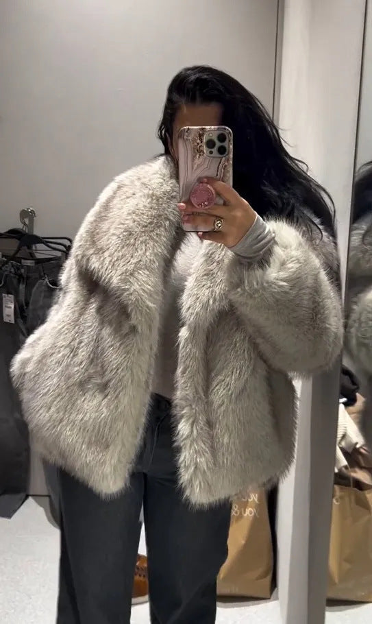 Women's oversized faux fur jacket with long sleeves