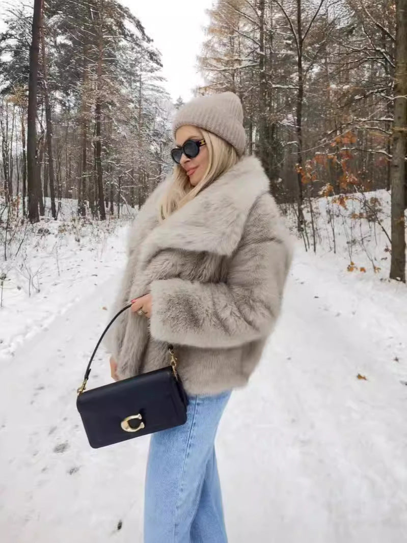 Women's oversized faux fur jacket with long sleeves