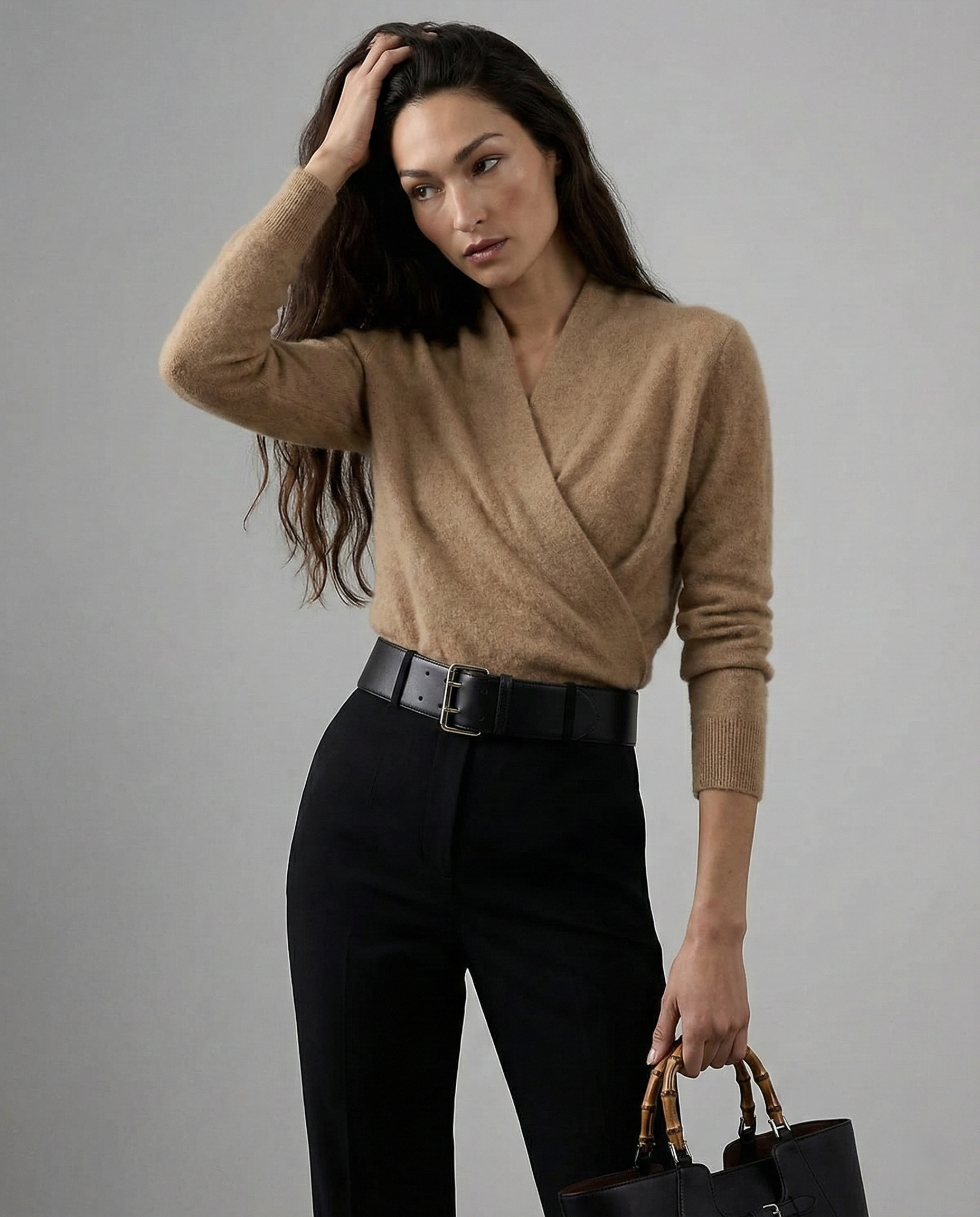 Women's pullover sweater with crew neck and ribbed cuffs