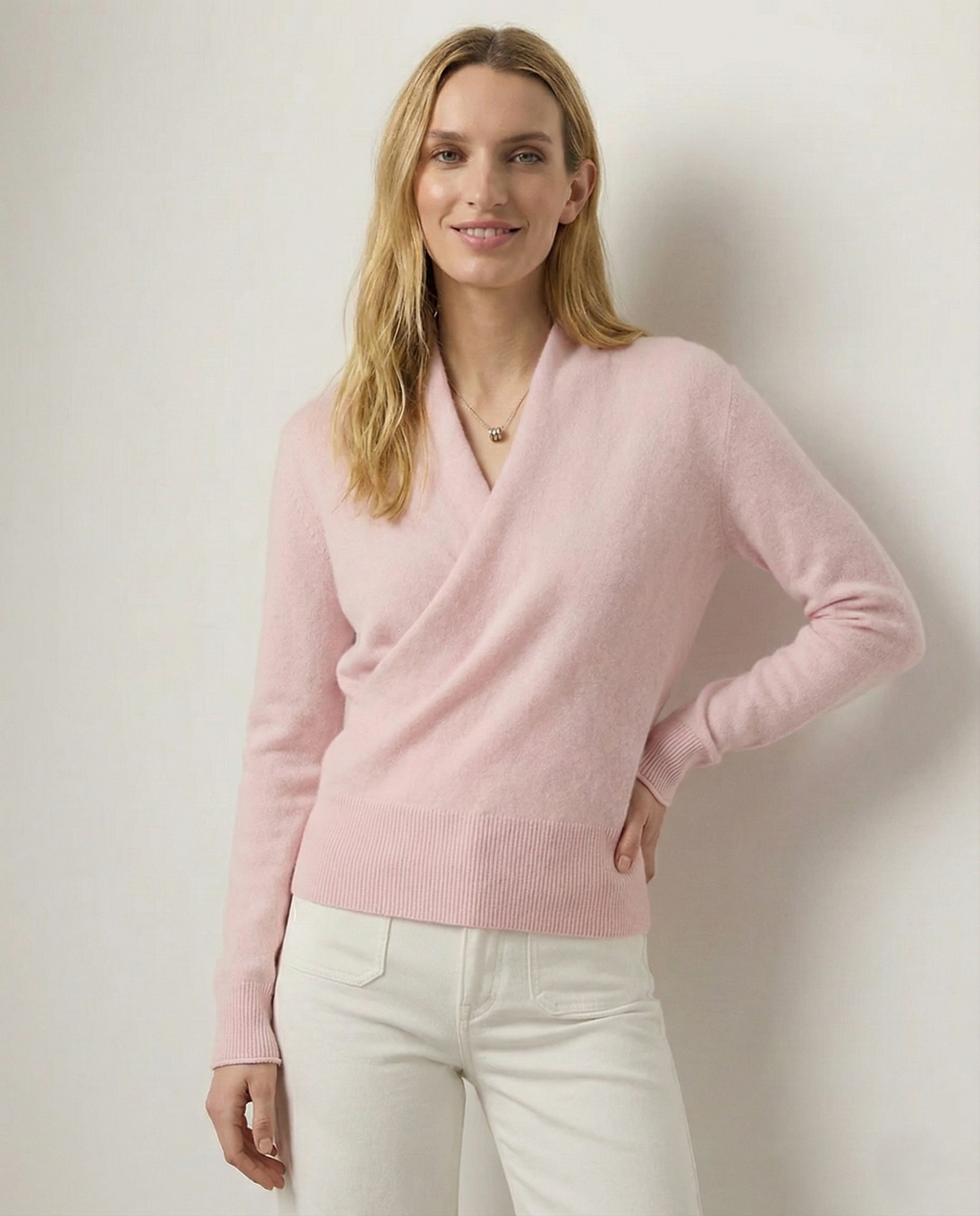 Women's pullover sweater with crew neck and ribbed cuffs