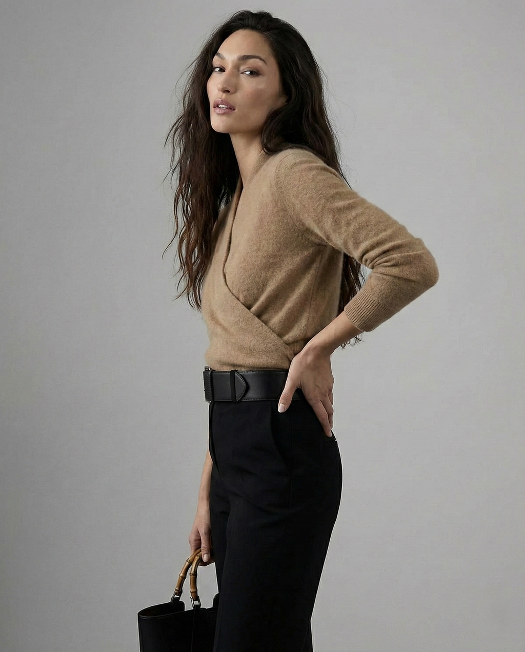 Women's pullover sweater with crew neck and ribbed cuffs