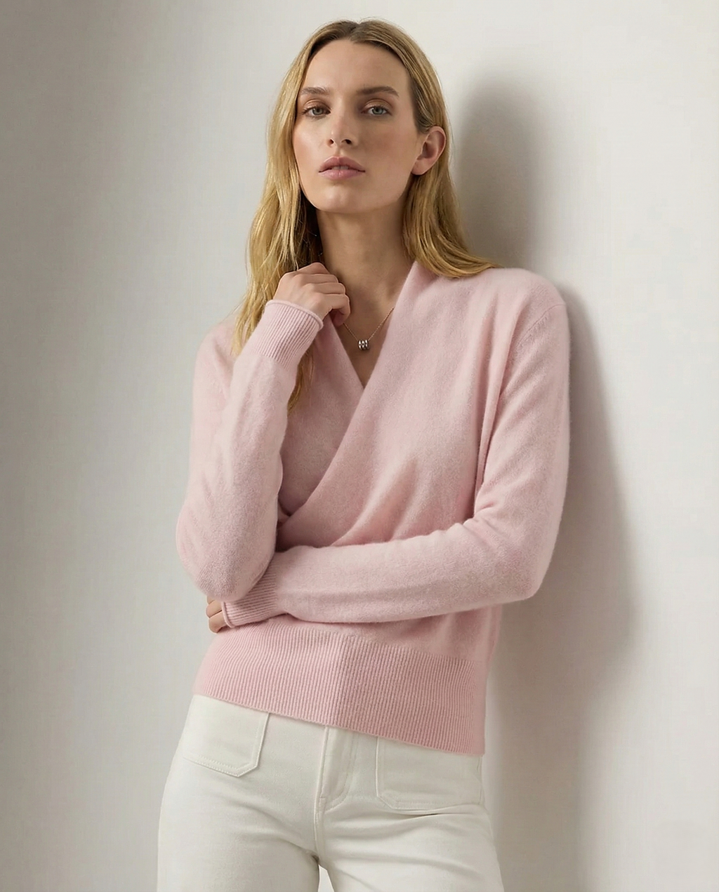 Women's pullover sweater with crew neck and ribbed cuffs