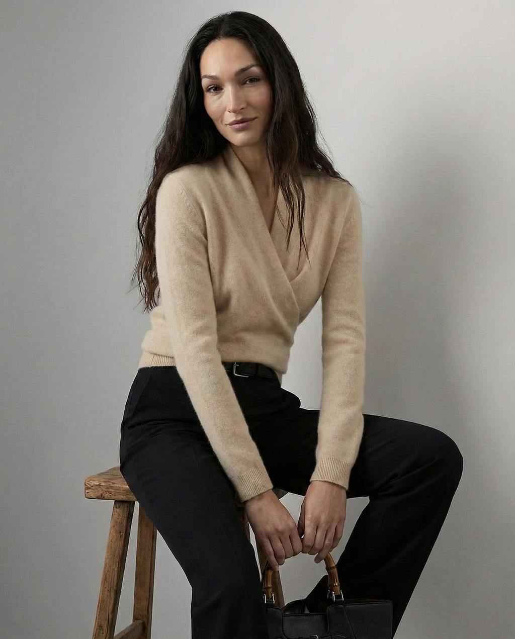 Women's pullover sweater with crew neck and ribbed cuffs