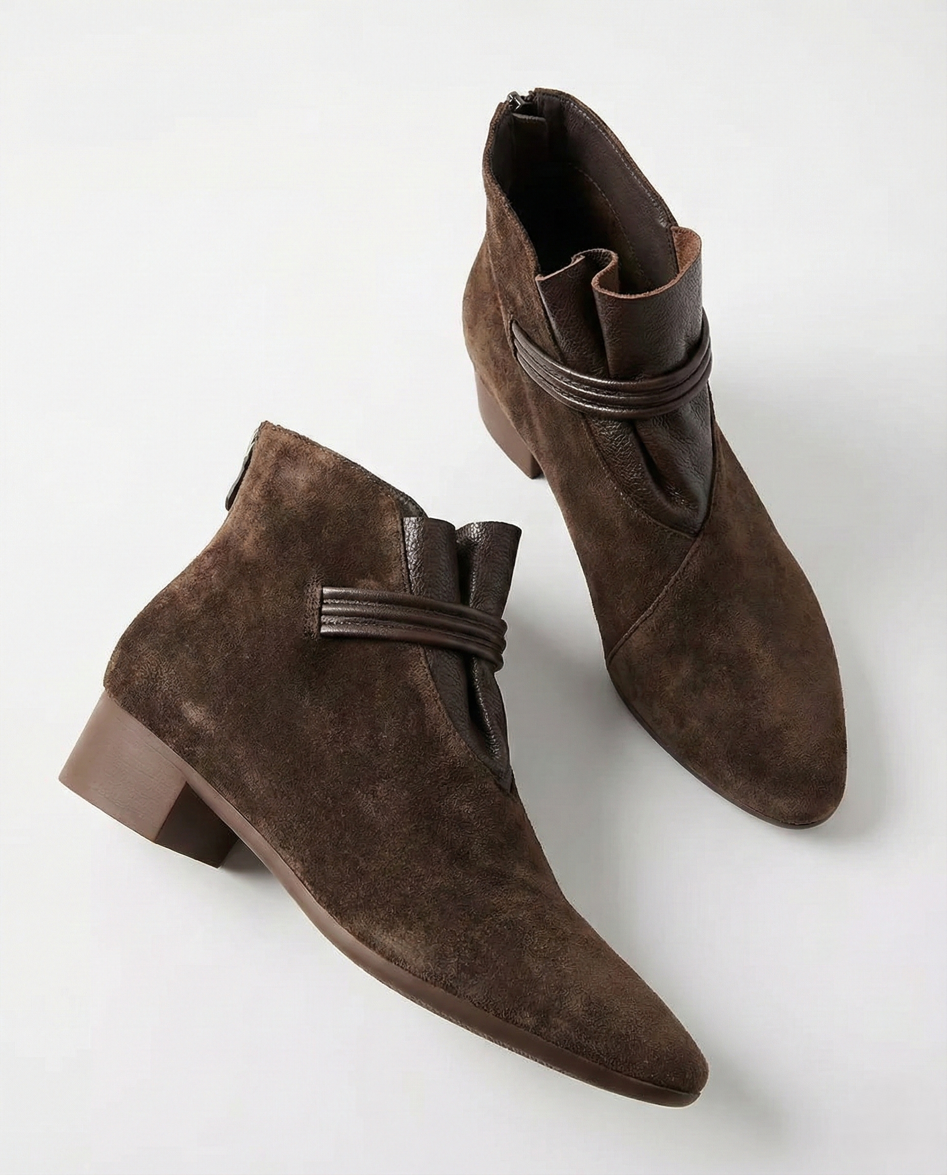 Women's ankle boots with crest detail and block heel