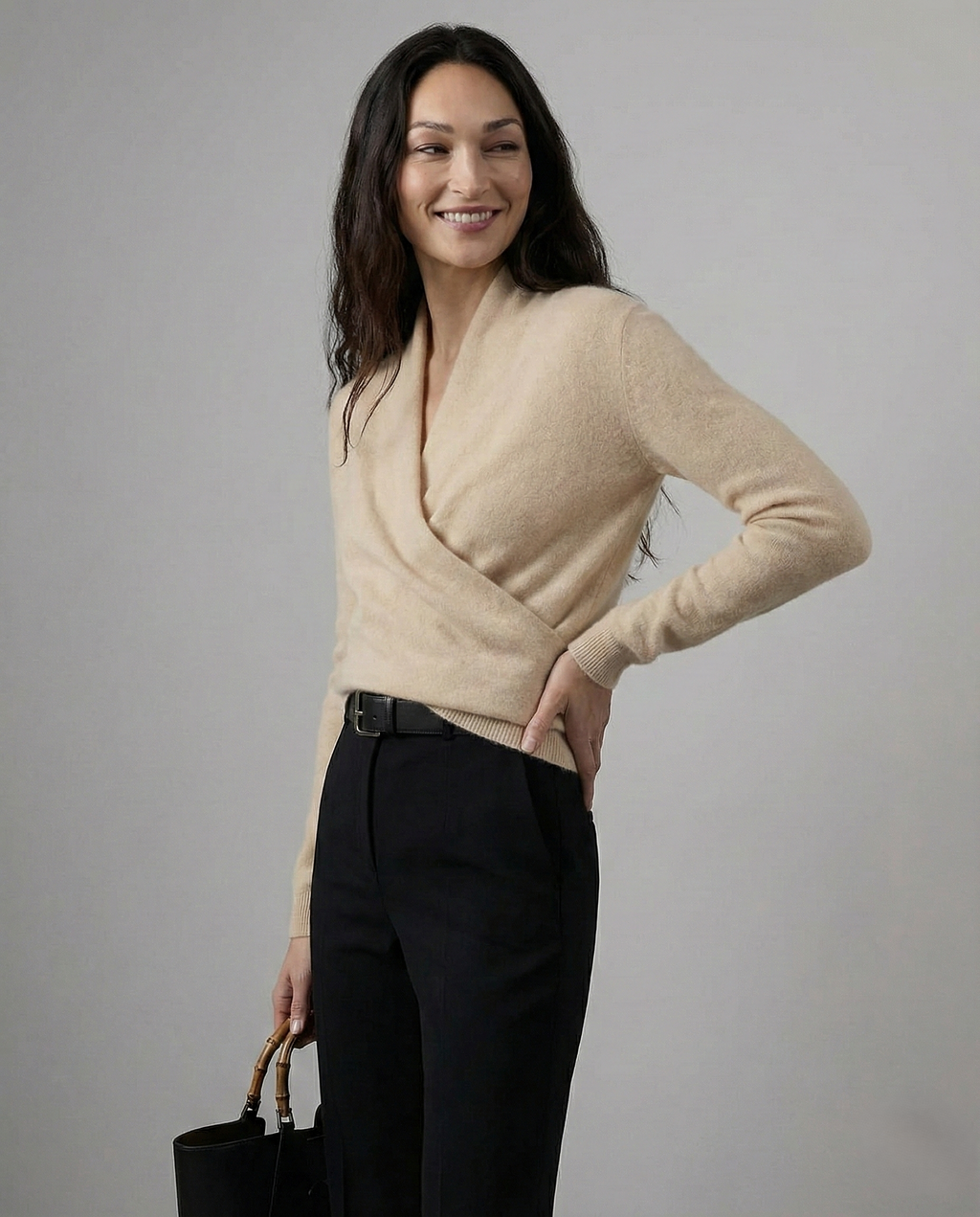 Women's pullover sweater with crew neck and ribbed cuffs