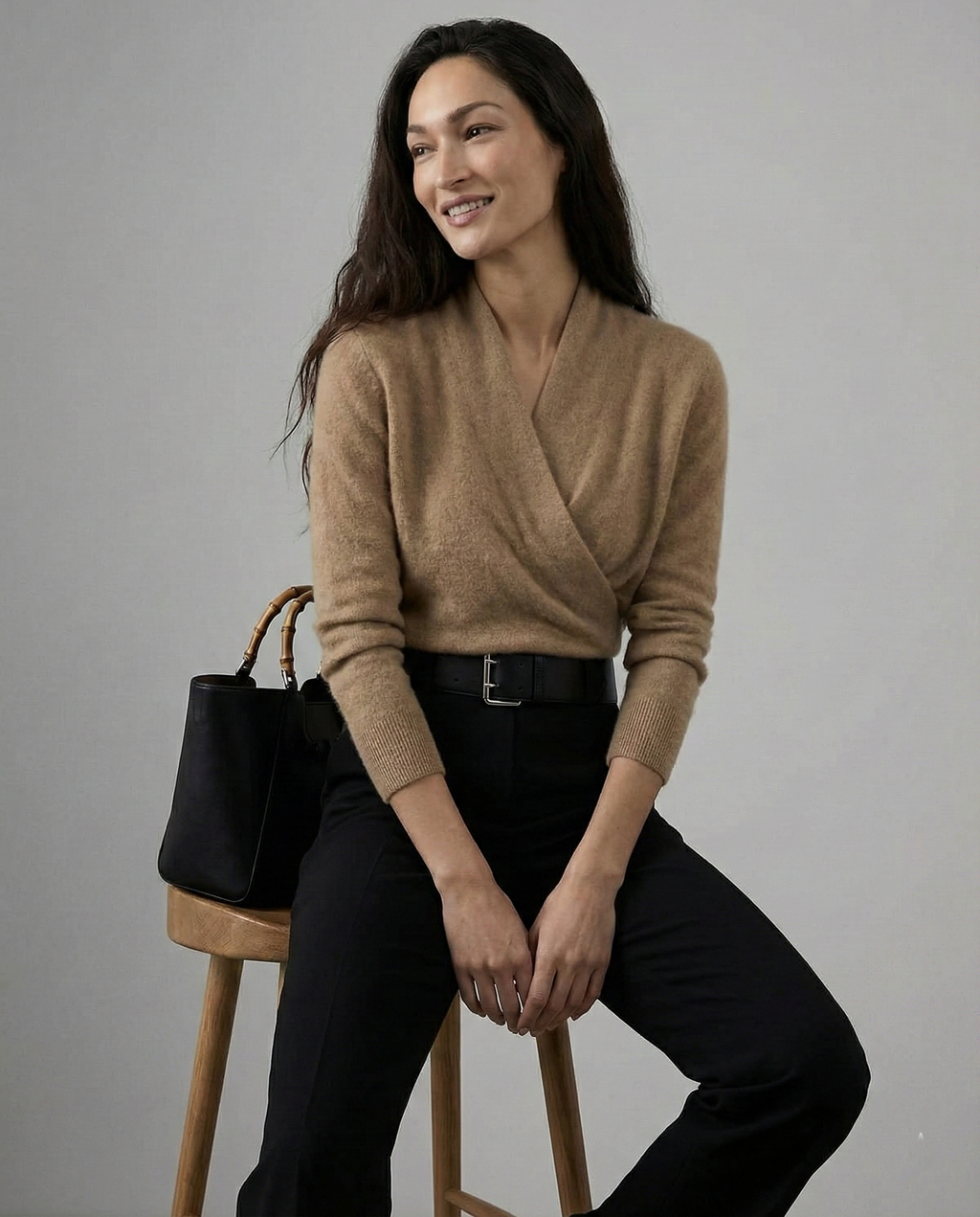 Women's pullover sweater with crew neck and ribbed cuffs