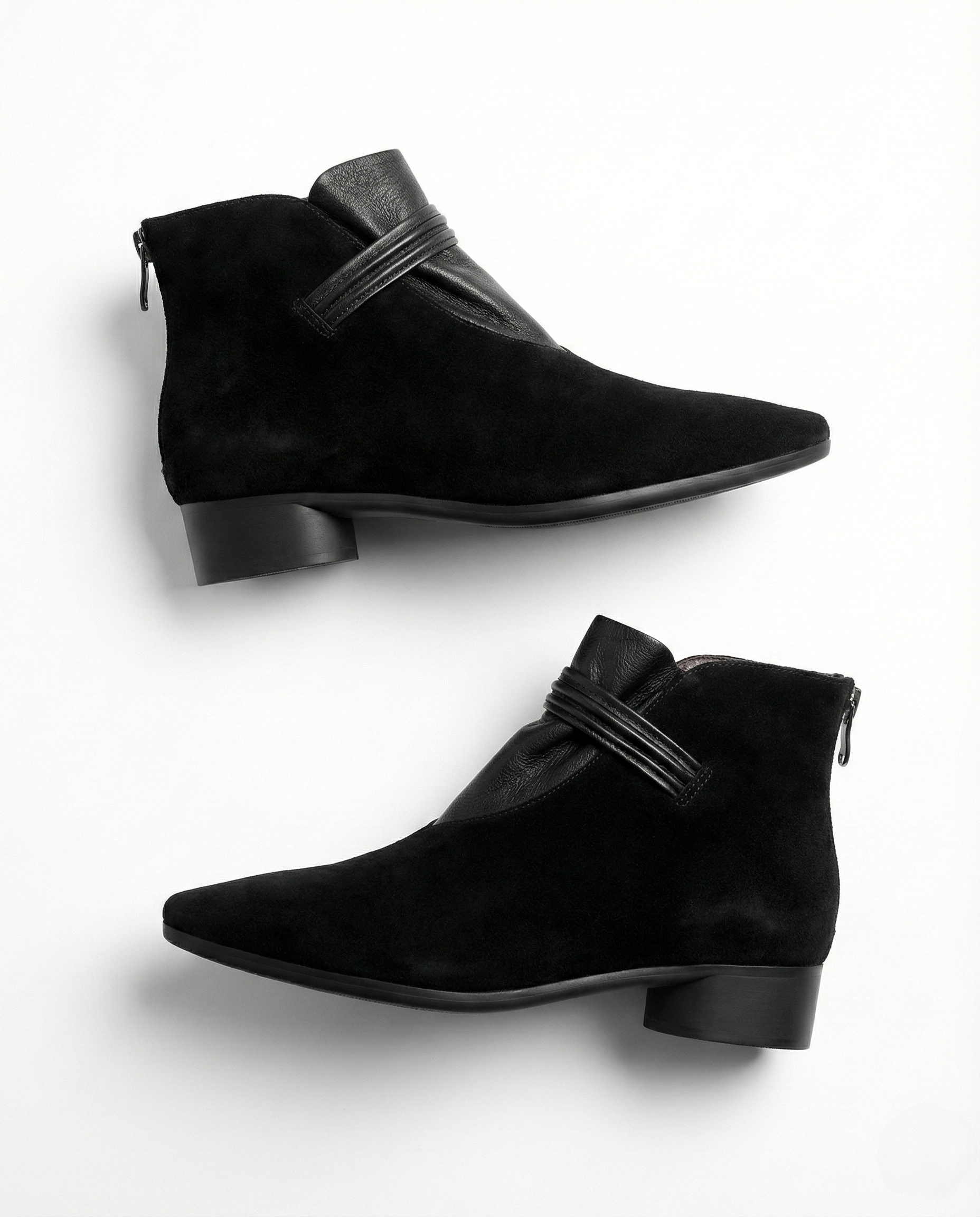 Women's ankle boots with crest detail and block heel