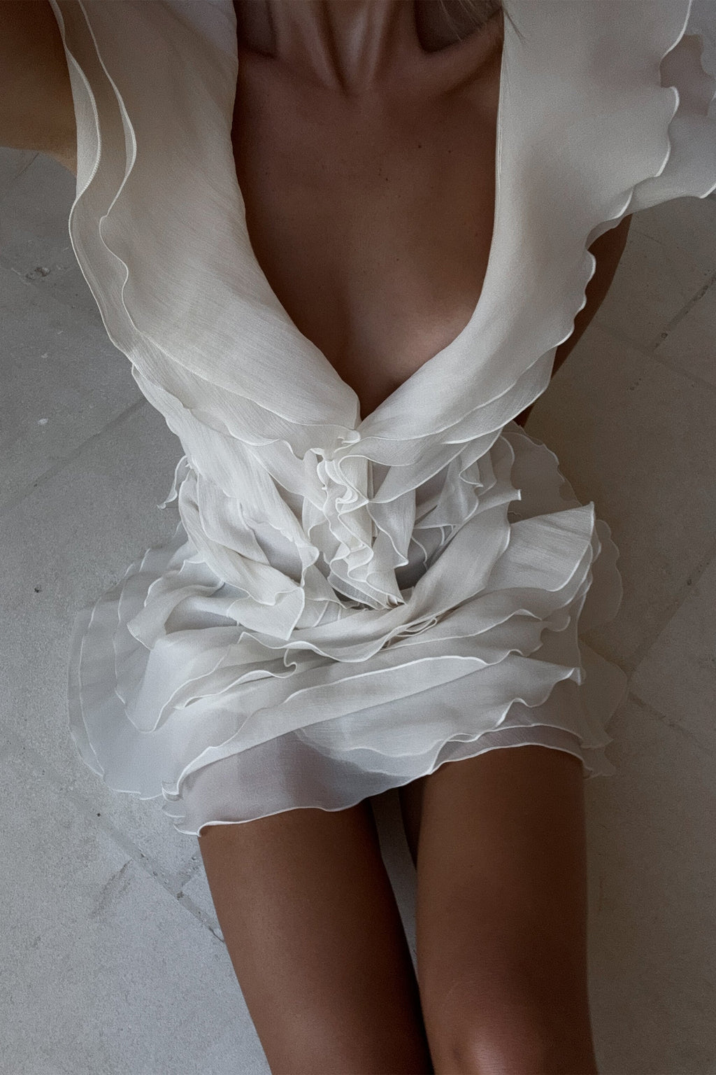 Women's deep V-neck ruffled mini summer dress