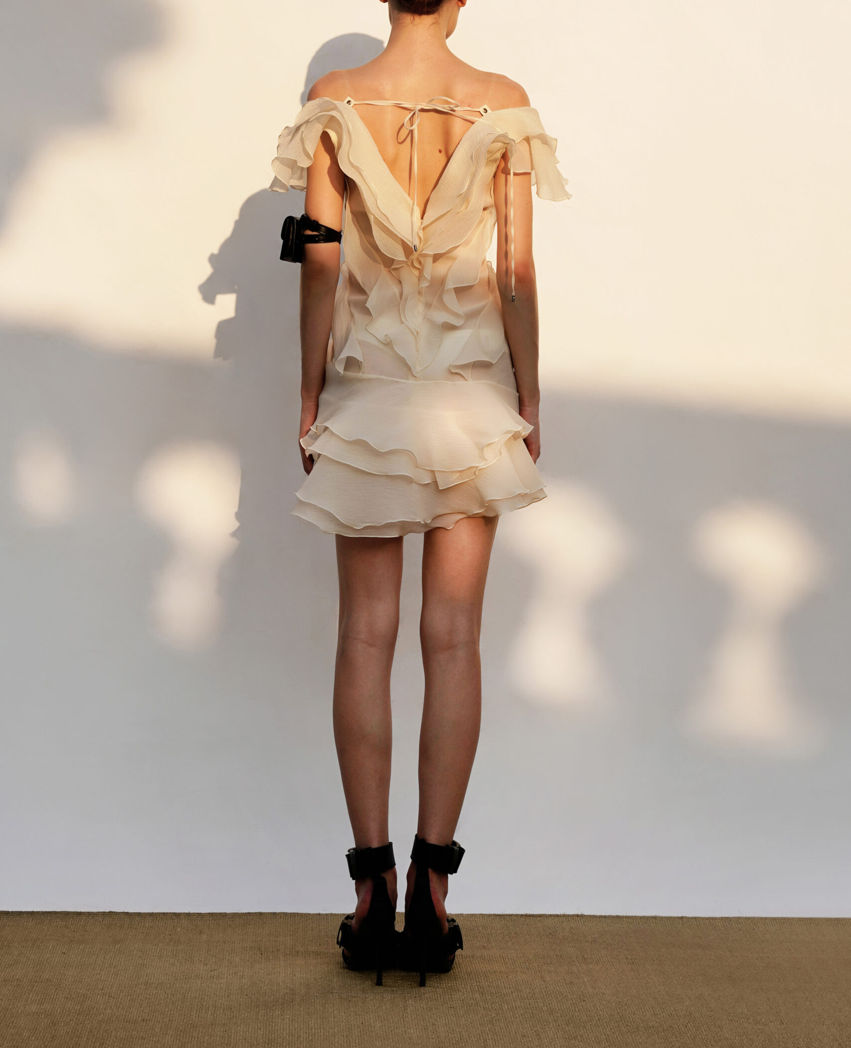 Women's deep V-neck ruffled mini summer dress