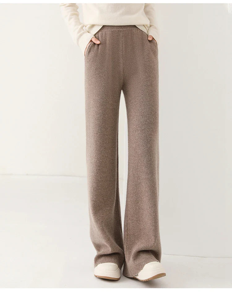 Women's tapered sweatpants with elasticated waistband