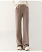 Women's tapered sweatpants with elasticated waistband