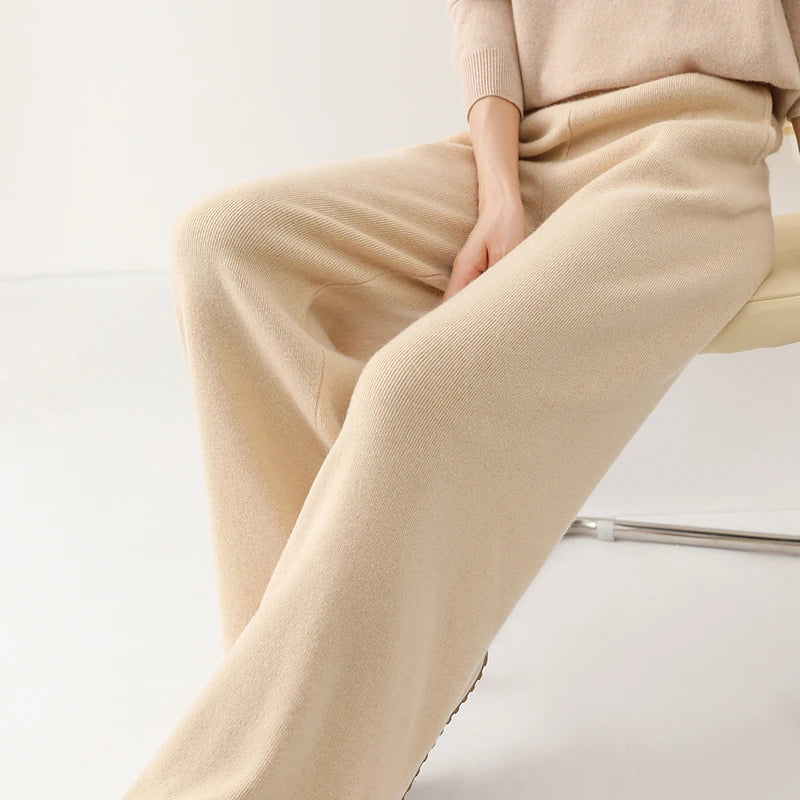 Women's tapered sweatpants with elasticated waistband