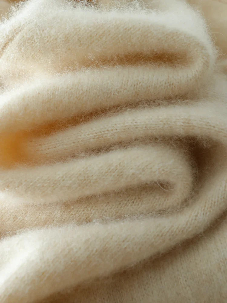 Women's pullover sweater with crew neck and ribbed cuffs