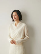 Women's pullover sweater with crew neck and ribbed cuffs