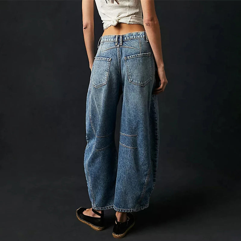 Women's barrel-leg jeans with front and back pockets