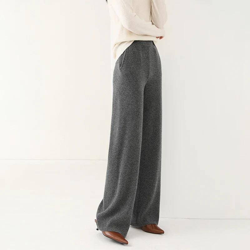 Women's tapered sweatpants with elasticated waistband