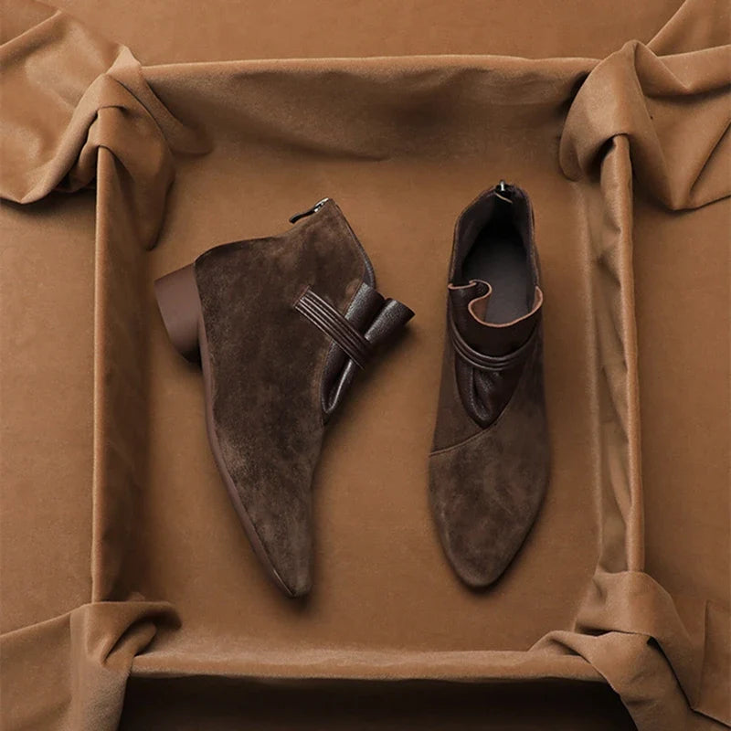 Women's ankle boots with crest detail and block heel