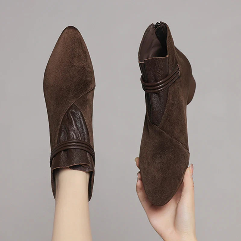 Women's ankle boots with crest detail and block heel