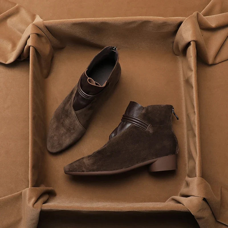 Women's ankle boots with crest detail and block heel