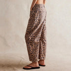 Women's barrel-leg jeans with front and back pockets