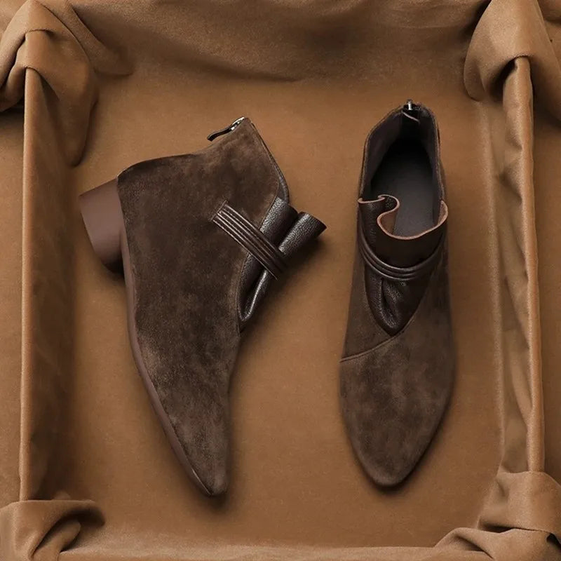 Women's ankle boots with crest detail and block heel