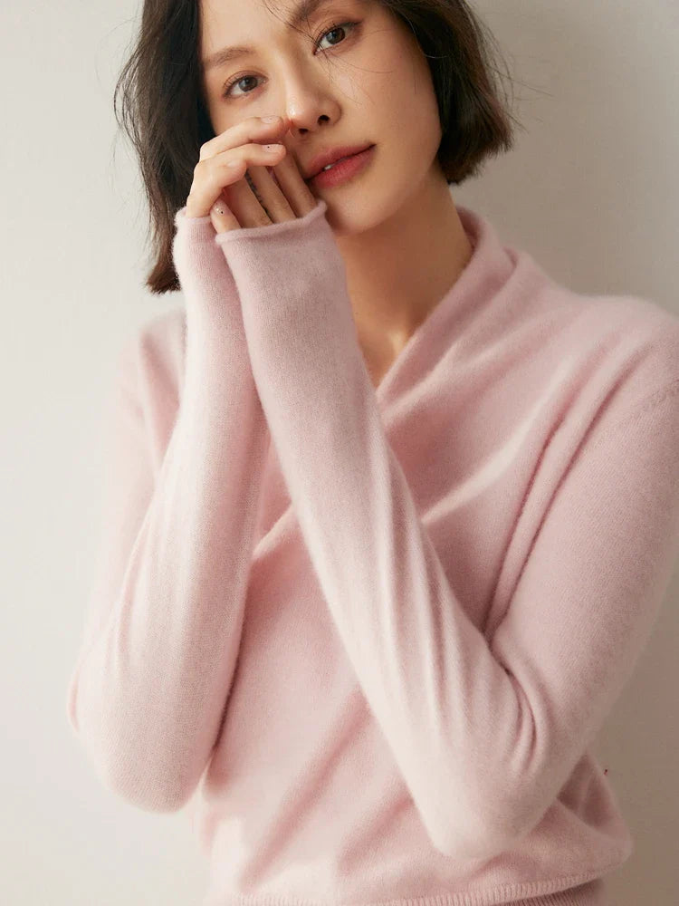 Women's pullover sweater with crew neck and ribbed cuffs