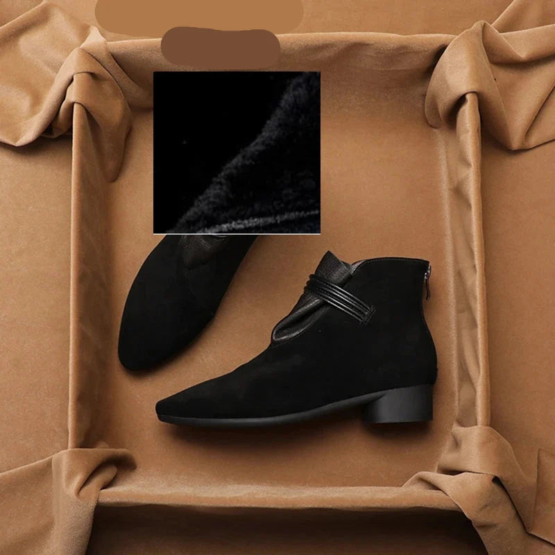 Women's ankle boots with crest detail and block heel