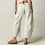 Women's barrel-leg jeans with front and back pockets