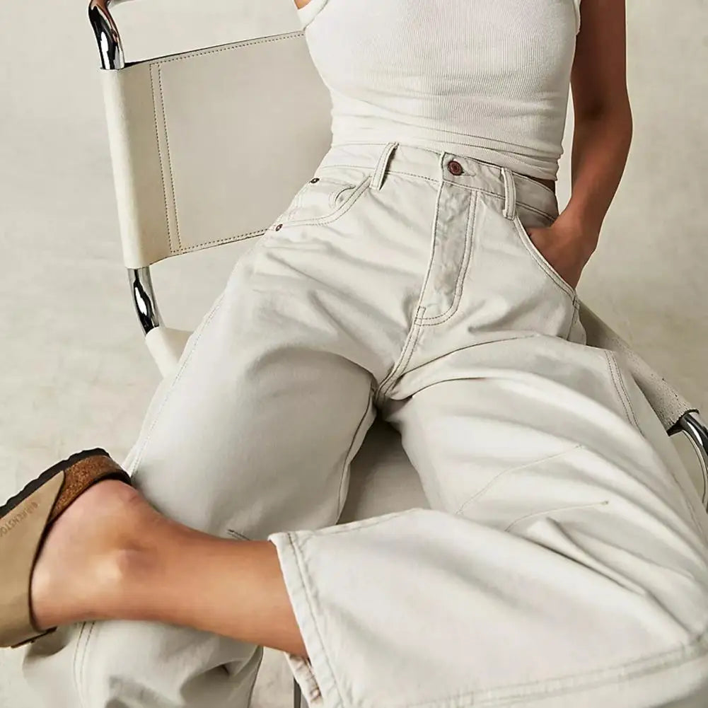 Women's barrel-leg jeans with front and back pockets