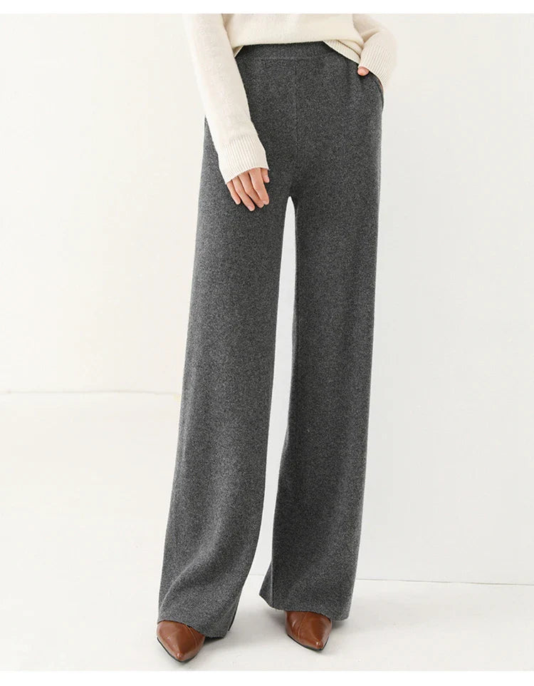Women's tapered sweatpants with elasticated waistband
