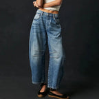 Women's barrel-leg jeans with front and back pockets