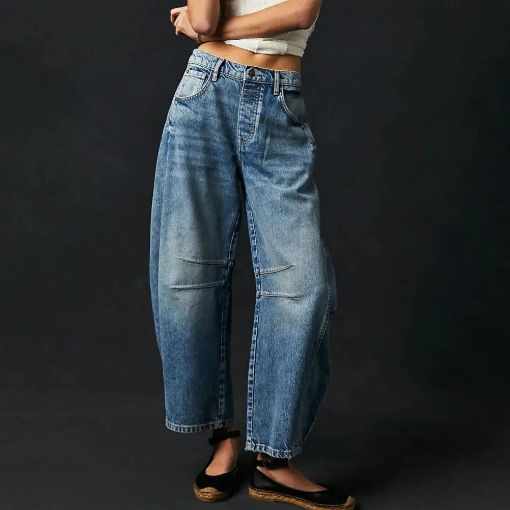 Women's barrel-leg jeans with front and back pockets