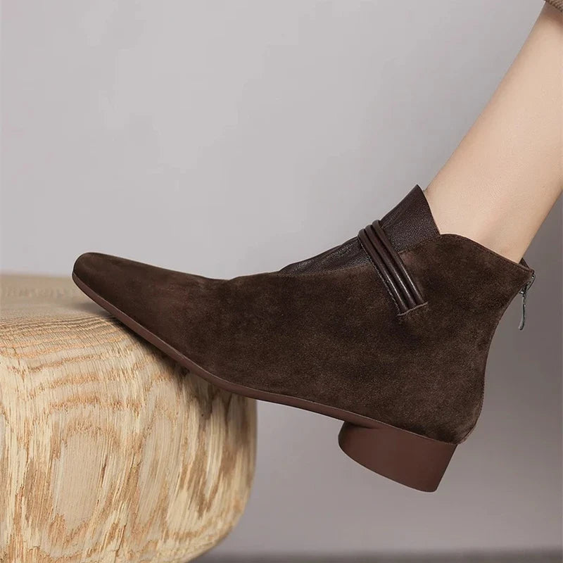 Women's ankle boots with crest detail and block heel