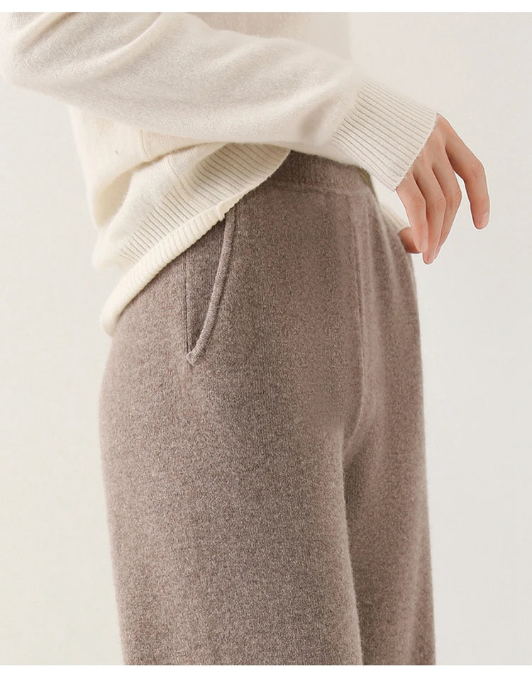 Women's tapered sweatpants with elasticated waistband