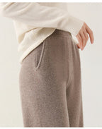 Women's tapered sweatpants with elasticated waistband