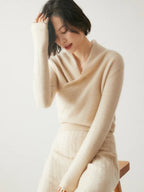 Women's pullover sweater with crew neck and ribbed cuffs