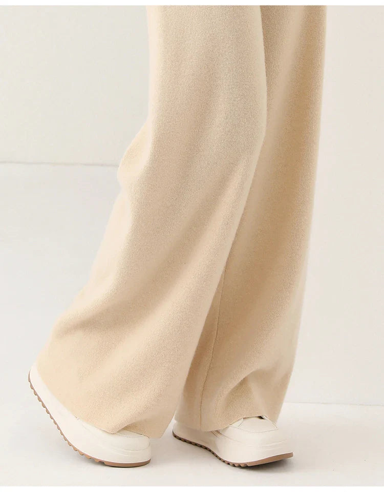 Women's tapered sweatpants with elasticated waistband