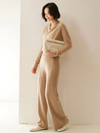 Women's pullover sweater with crew neck and ribbed cuffs