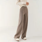 Women's tapered sweatpants with elasticated waistband