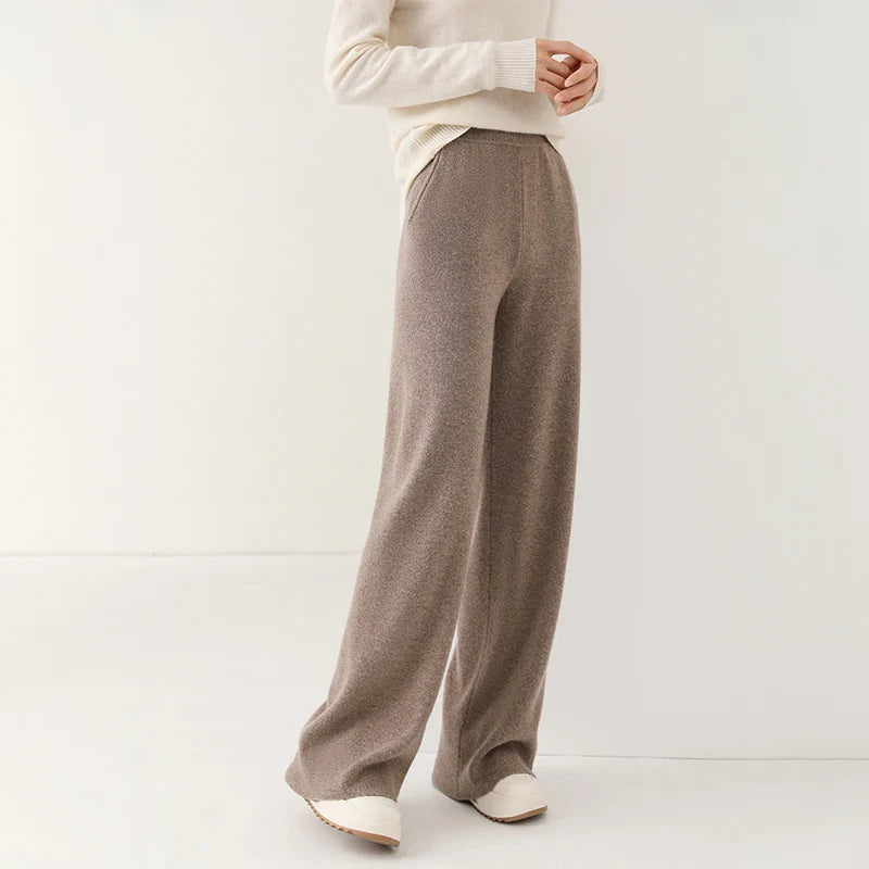 Women's tapered sweatpants with elasticated waistband
