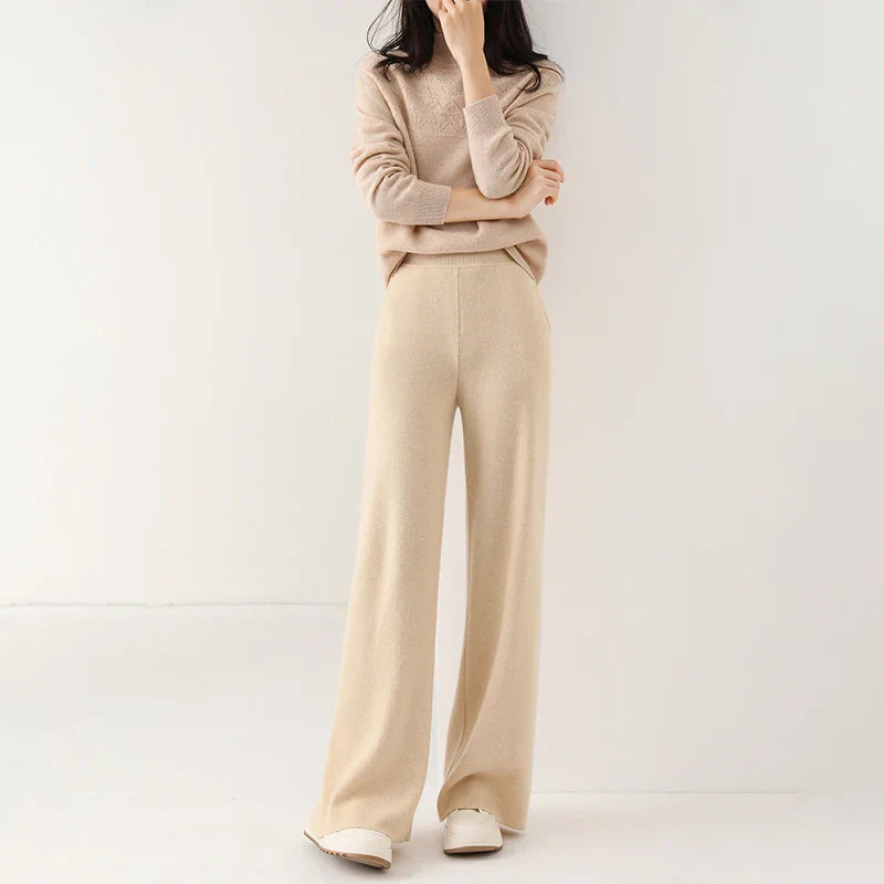 Women's tapered sweatpants with elasticated waistband