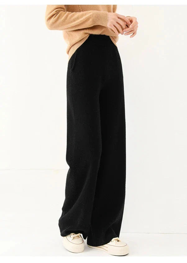 Women's tapered sweatpants with elasticated waistband