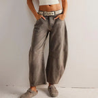 Women's barrel-leg jeans with front and back pockets