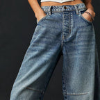 Women's barrel-leg jeans with front and back pockets