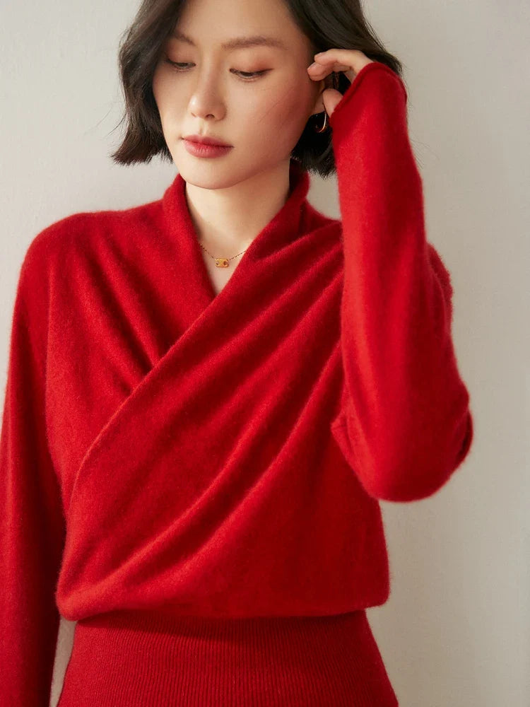 Women's pullover sweater with crew neck and ribbed cuffs