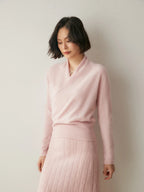 Women's pullover sweater with crew neck and ribbed cuffs